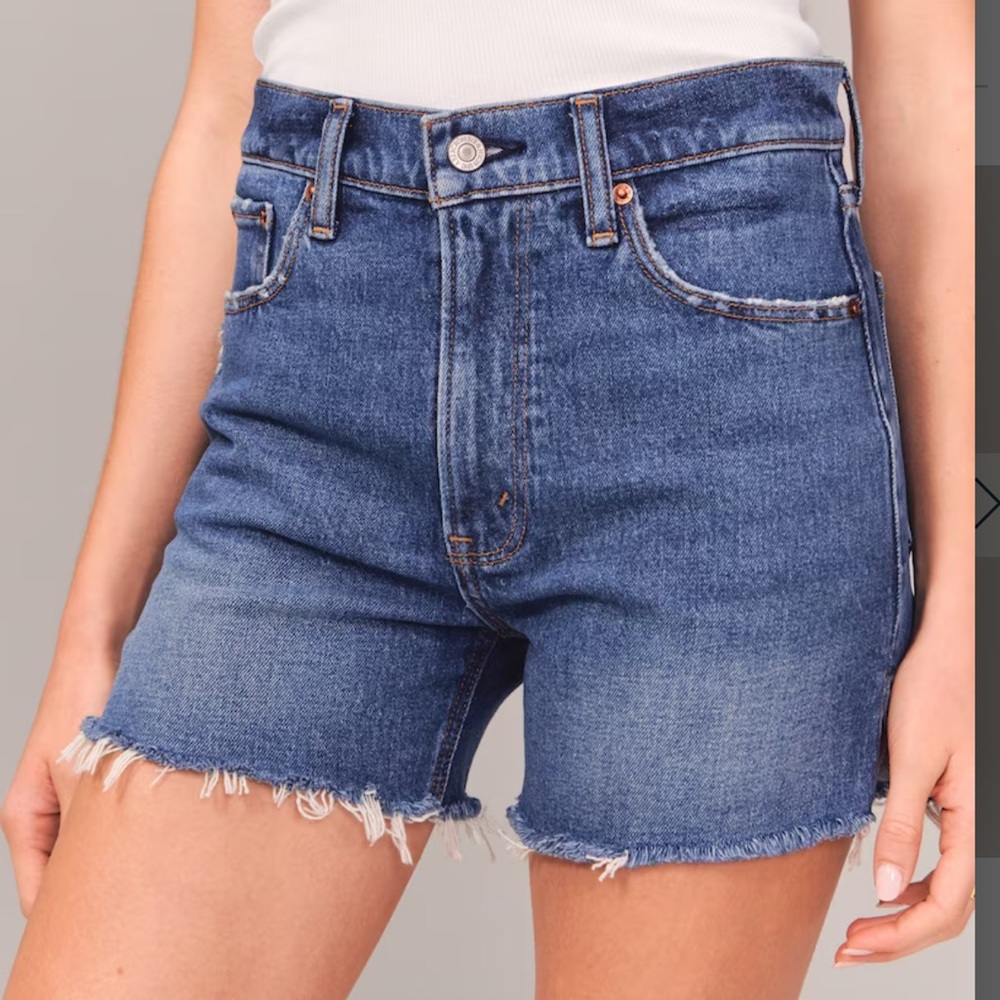 ABERCROMBIE - 4” MOM SHORT